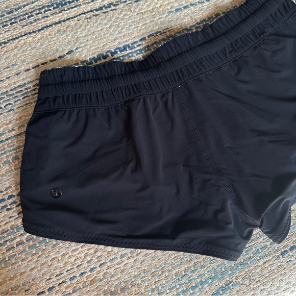 Lululemon Water: Surf Short in Floral Sport White Multi Black Reversible Size 6 - Picture 15 of 15